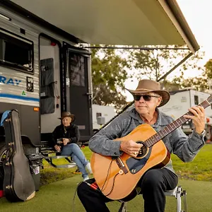 https://landsborough-pines-caravan-park.hotelssunshinecoast.net